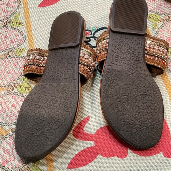 Lady’s Sandals - Picture 2 of 3